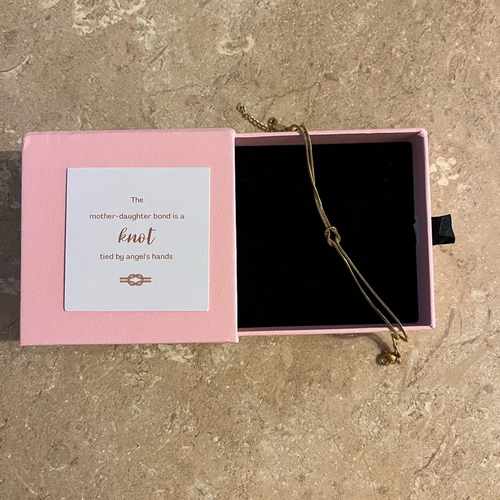Love knot Bracelet gold